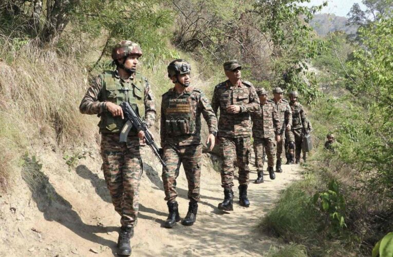 White Knight Corps Commander reviews security and operational readiness along Line of Control in Naushera