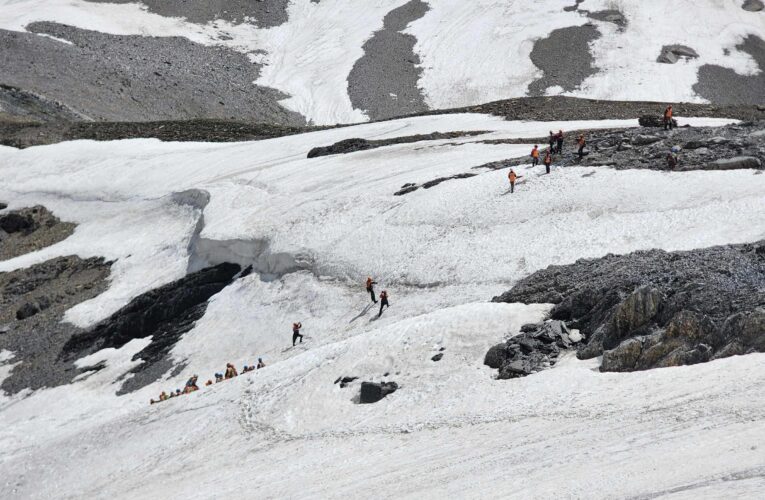 Jammu and Kashmir Police mountain rescue team conducts high altitude training at Mahagunas Top for Shri Amarnath Yatra