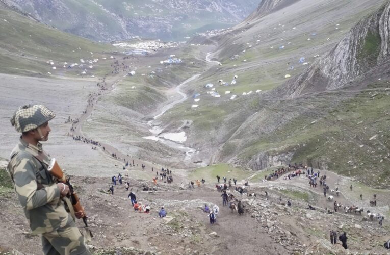 Director General of Police Nalin Prabhat flags off 45 mountain rescue teams for Amarnath Yatra routes