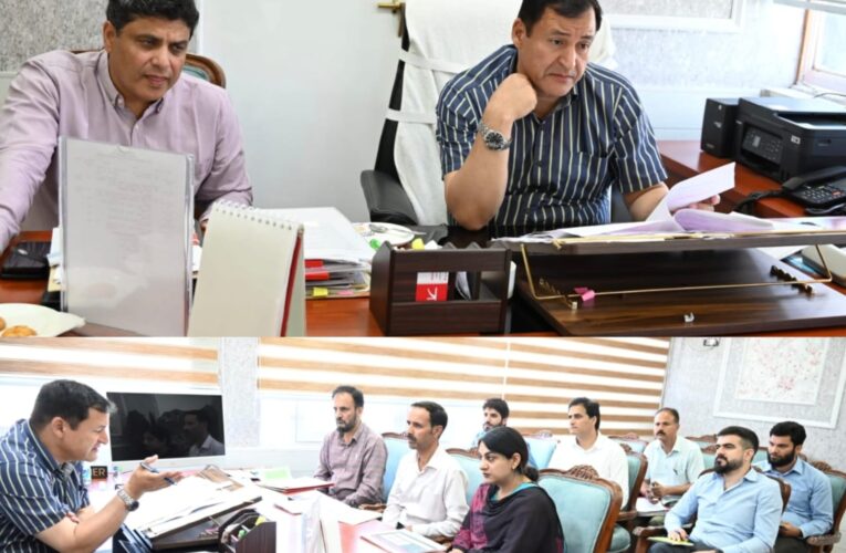 Javid Dar Reviews Social Welfare Schemes, Urges Greater Public Outreach in Srinagar