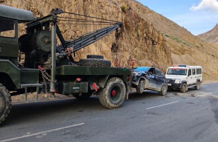 Indian Army restores traffic on Srinagar Leh National Highway after vehicle accident near Heniskot