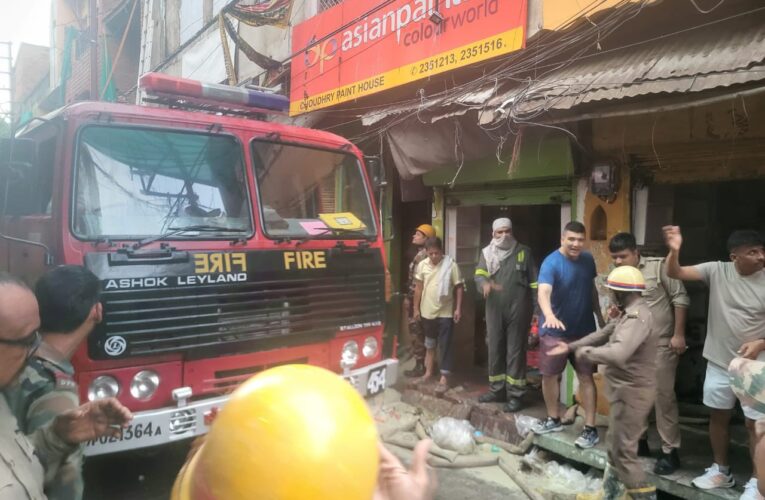 Bara Bazar paint shop fire controlled by police and fire services in Jhansi