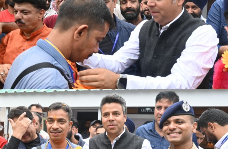 First batch of Amarnath Yatra pilgrims arrives at Nunwan base camp in Pahalgam