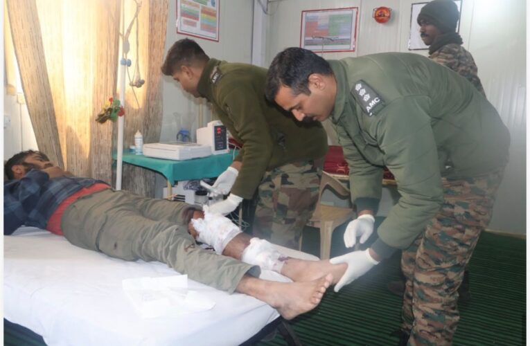 Fire and Fury Corps soldiers save critically injured tourists after road accident near Umling La
