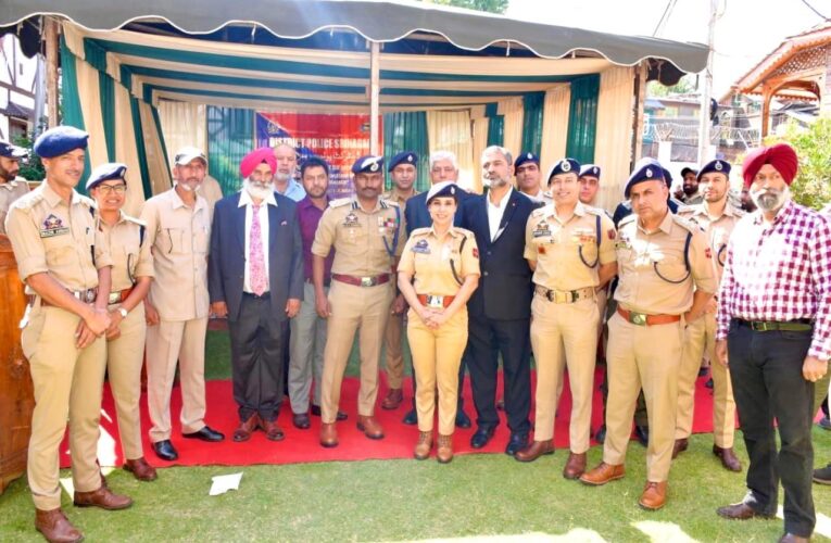 Srinagar Police honor six retiring officers at District Police Lines farewell ceremony