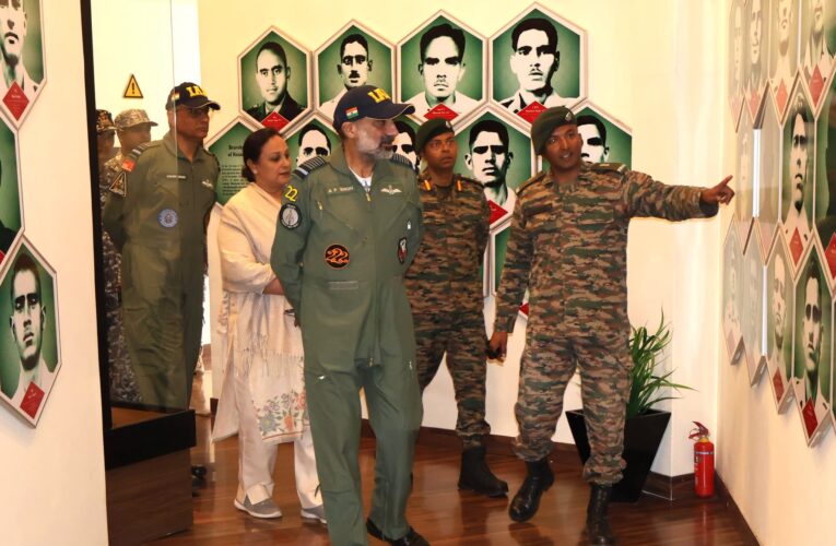 Air Chief Marshal Amar Preet Singh visits Rezang La Memorial