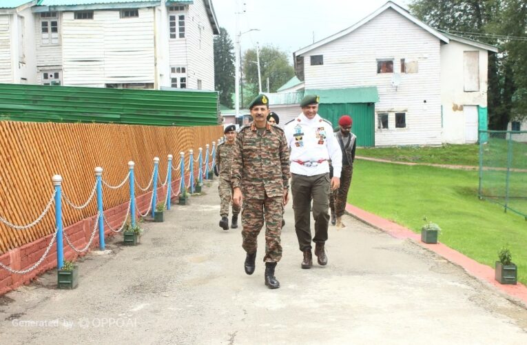 ARTRAC Army Commander  Reviews Operational Readiness and Infrastructure at High Altitude Warfare School in Gulmarg