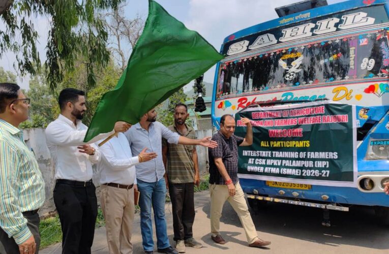 Rajouri administration flags off farmers for interstate exposure training to Himachal Pradesh