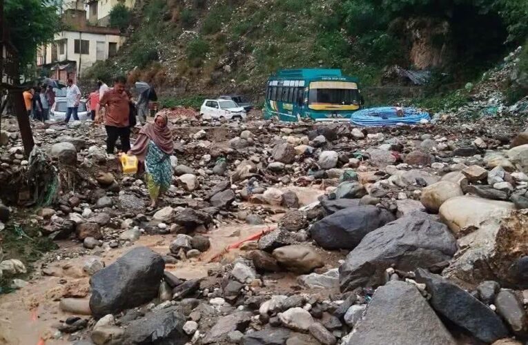 Heavy rain and landslides close  Kishtwar  Highway at Prem Nagar