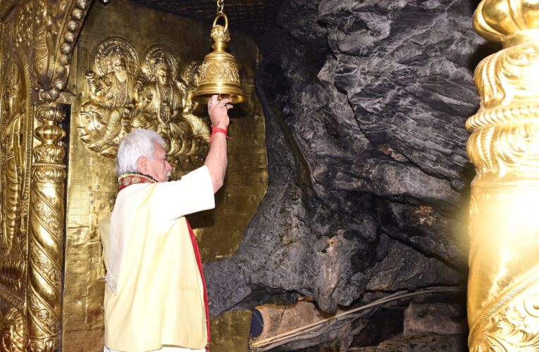 Lieutenant Governor Manoj Sinha pays obeisance at Shri Mata Vaishno Devi Shrine