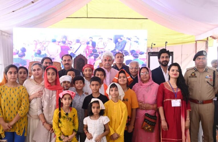 Lieutenant Governor Manoj Sinha joins Mahayajna Dharma Sammelan in Baramulla
