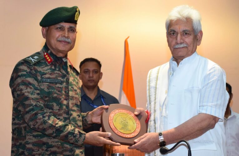 Lieutenant Governor Manoj Sinha Interacts with Higher Command Course Officers in Srinagar