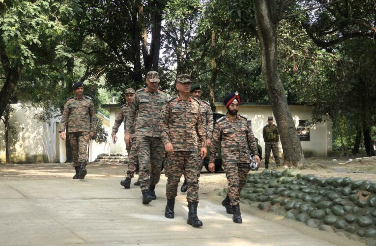 White Knight Corps Commander Reviews Operational Readiness Along LoC in Akhnoor Sector