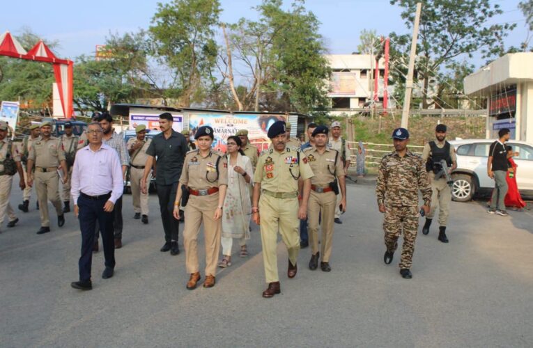 DGP reviews Shri Amarnath Yatra security at Lakhanpur base camp and Kathua national highway