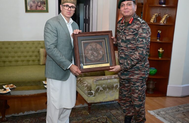 COAS General Dhiraj Seth Meets CM Omar Abdullah in Srinagar