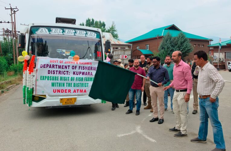 Kupwara DC Srikant Suse Flags Off ATMA Exposure Tour to Boost Modern Fish Farming Practices