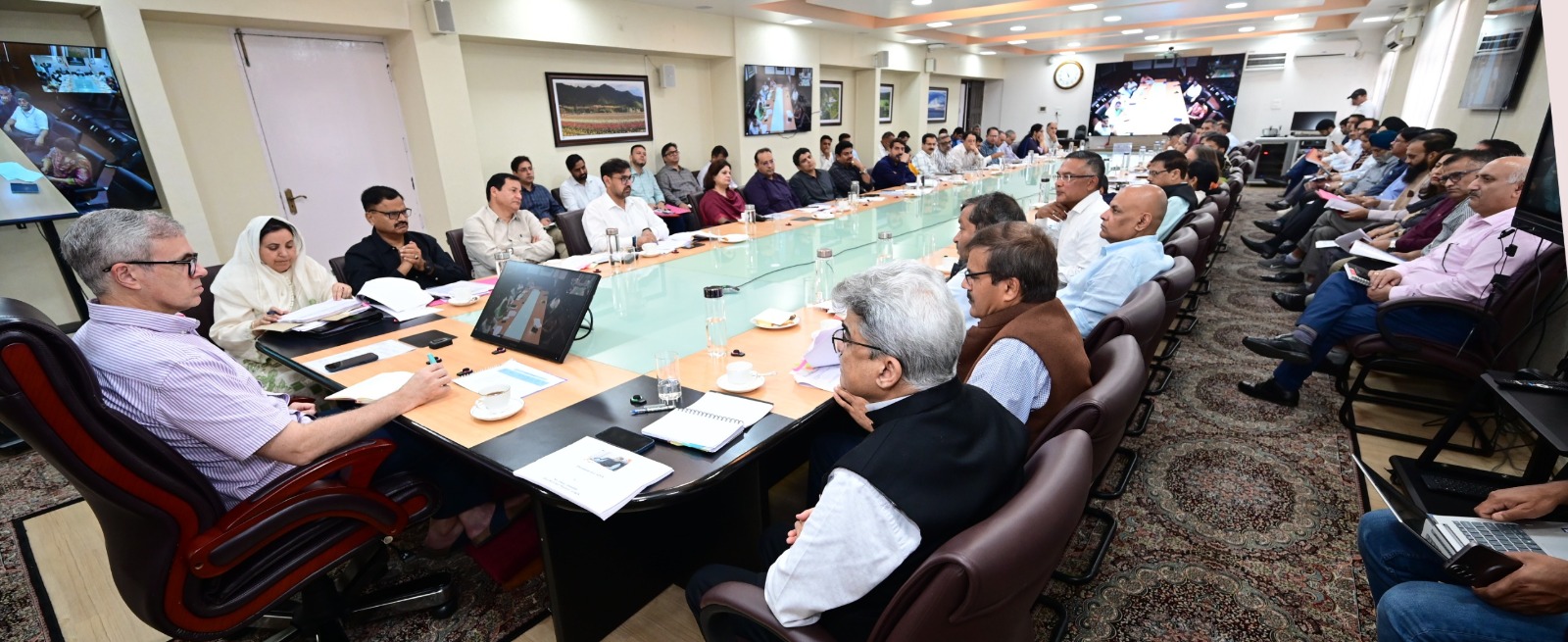 Omar Abdullah Pushes J&K Departments to Speed Up Capex Spending and Avoid Fiscal Delays