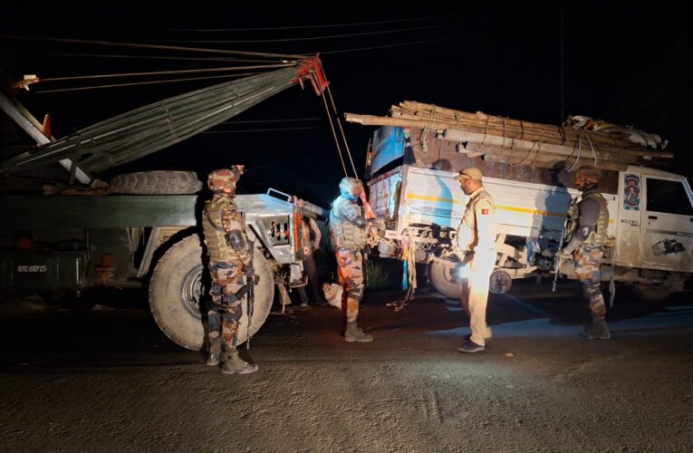 Army Restores Traffic After Civil Vehicle Breakdown at Waskura