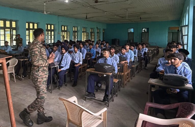 Indian Army Conducts Anti-Drug Awareness Drive Under Nasha Mukt Bharat Campaign in Rajouri’s Parat