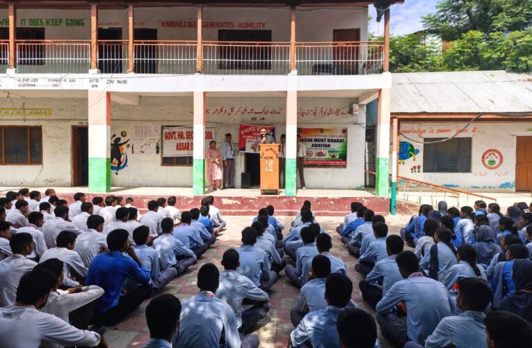 Doda Police Boost Anti-Drug Campaign with Role Model Felicitations at Assar School