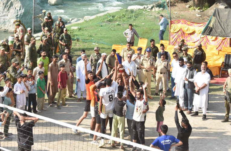 Police Martyrs Memorial Volleyball Tournament Concludes with High Youth Participation in Mandi, Poonch