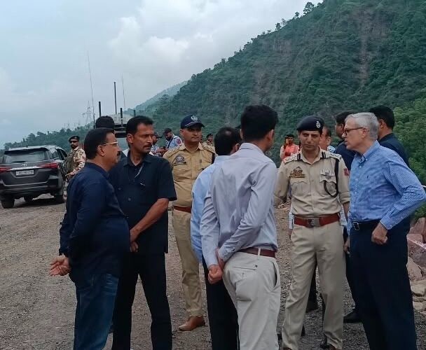 Jammu-Srinagar Highway Restoration: CM Omar Abdullah Inspects NH-44 Repair Works to Ensure Smooth Traffic Flow